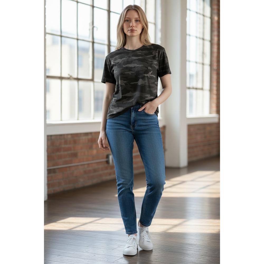 Athleta‎ Gray Camo Short Sleeve Tee